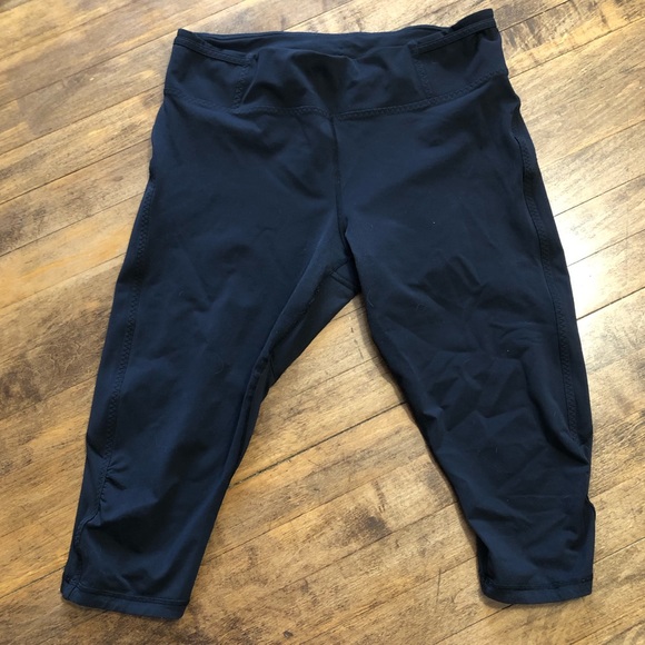 Ladies Lululemon Crops - Picture 1 of 5